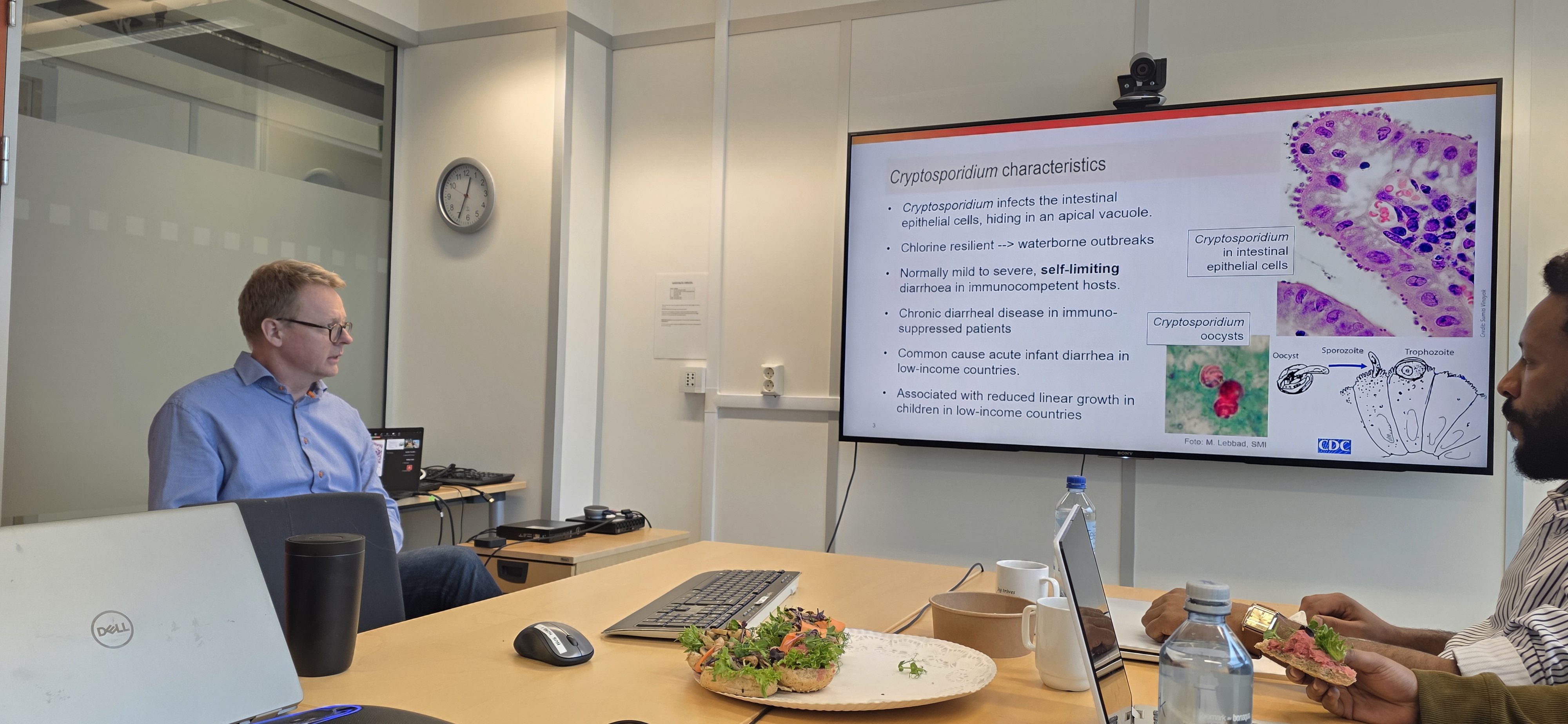 Kurt Hanevik gives introduction to the cryptosporidiosis issue.
